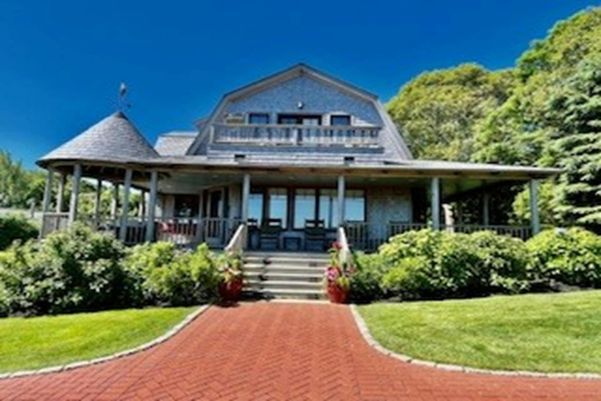 Luxury Home Oak Bluffs with Harbor view